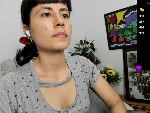 katiae on BongaCams