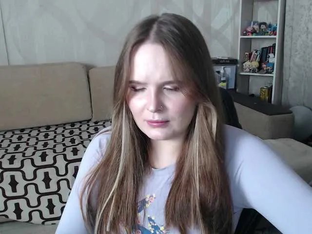 Lizzi-Peach on BongaCams