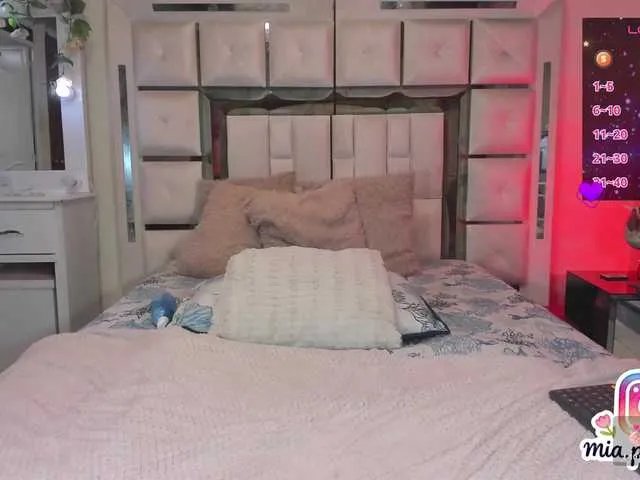 mia-peyton —  Come, approach ... the desire feels in the air.