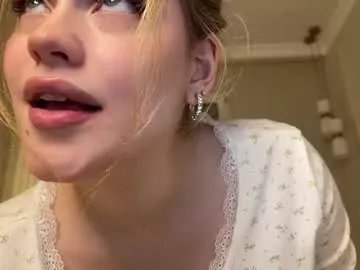 elixiirr — take off my sweatshirt [553 tokens left] PVT is open Hello world! Let's make this day better together #18 yo #new #bigboobs #shy #blonde