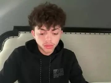 gayboyhtx — shirt off [220 tokens left]