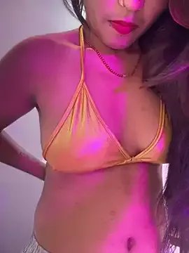 4U143 — Full nude show