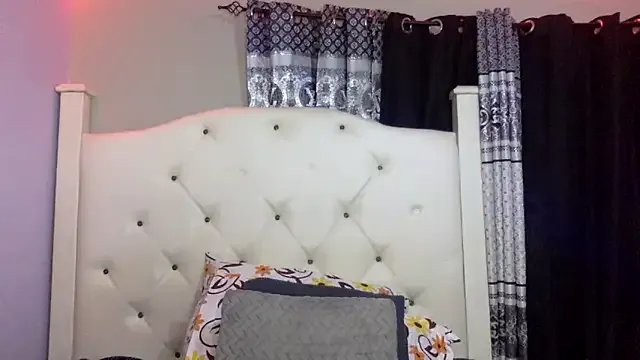 creamyamber on StripChat