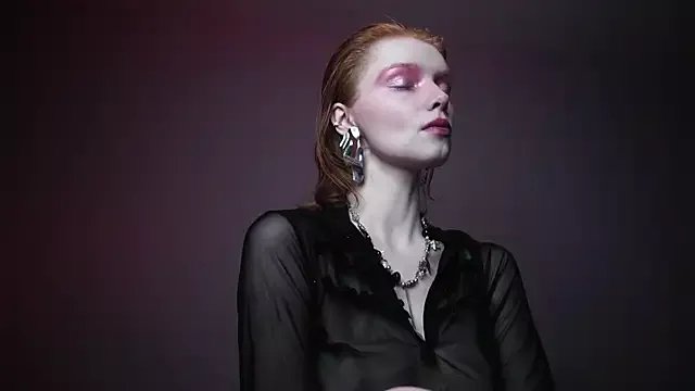 ginger_hugs on StripChat