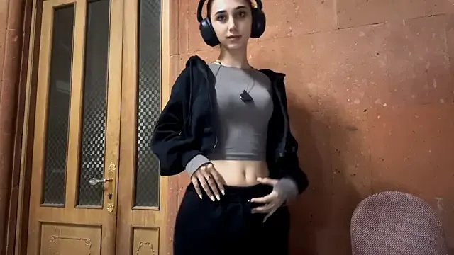 LinaMour on StripChat