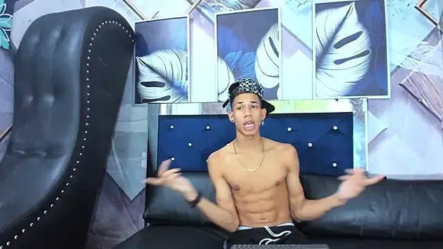 Little_nicoll on StripChat