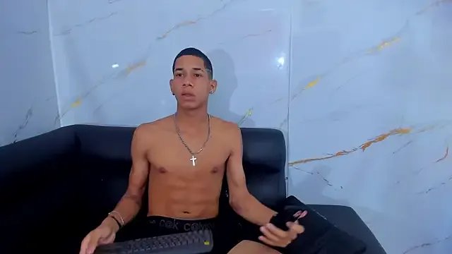 Little_nicoll on StripChat