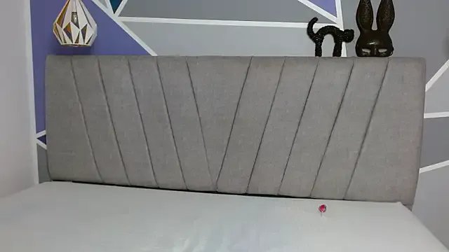 NatiHoran — Topples x 5min + oil in boobs