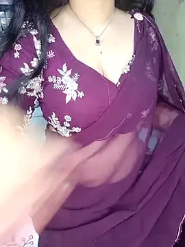 PRIYA_22 on StripChat