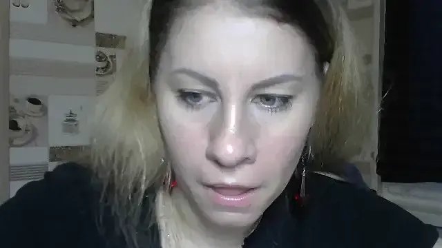 TherestlessKitty on StripChat