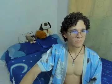tom_blue10 from Chaturbate is Freechat