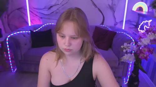 crystallpaws from Cherry is Freechat