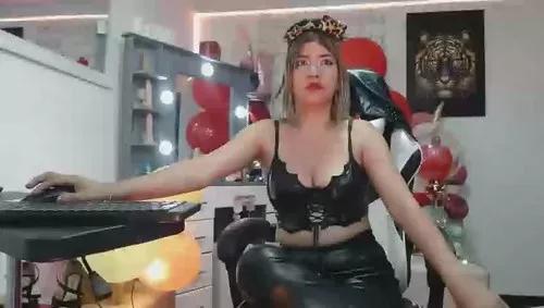 Check out our webcam shows gallery and message on a personal level with our sweet squirt cams hosts, showing off their natural physiques and sex toys.