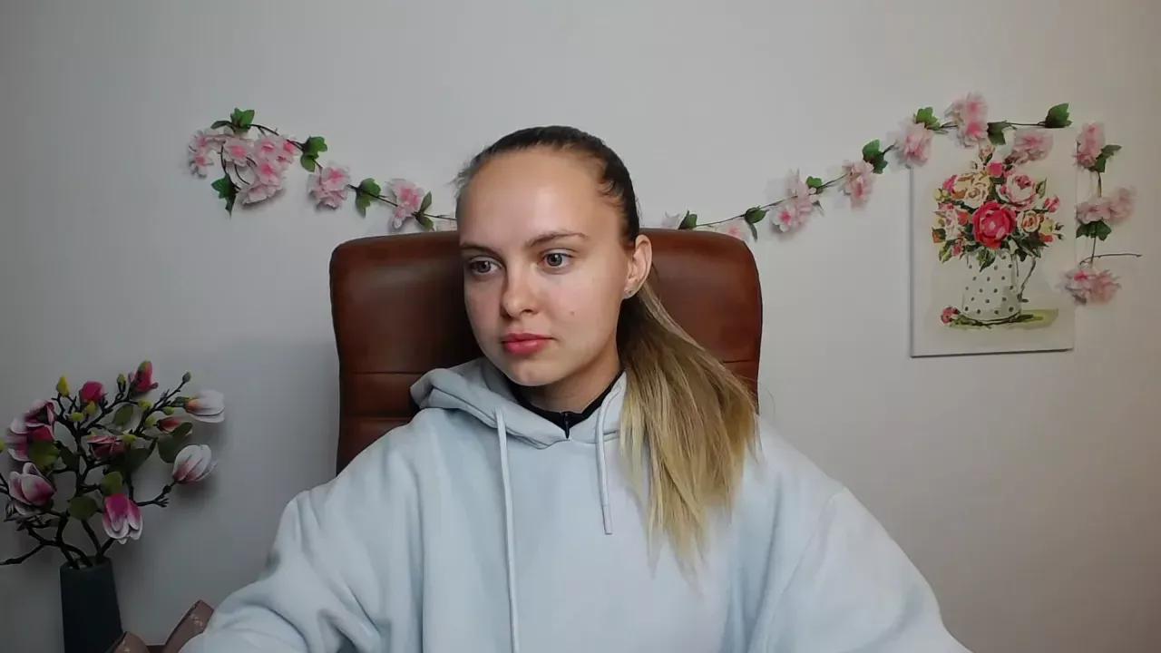 khaleesimoon from Cherry is Freechat