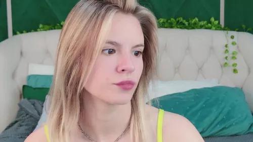 Photos of kiararolls from Cherry is Freechat