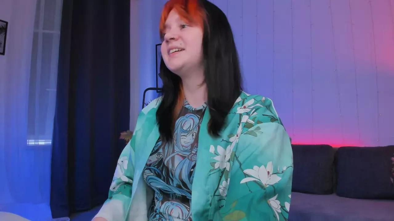 lunalunaa from Cherry is Freechat