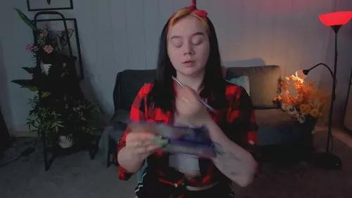 lunalunaa from Cherry is Freechat