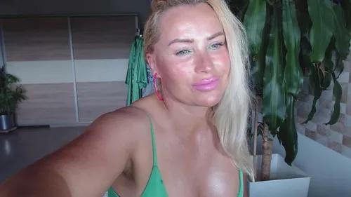 Check out our webcam shows gallery and message on a personal level with our sweet squirt cams hosts, showing off their natural physiques and sex toys.