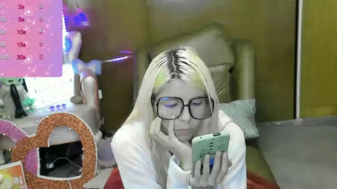 skinnygirl from Cherry is Freechat