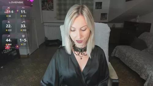 sweetblonde from Cherry is Freechat