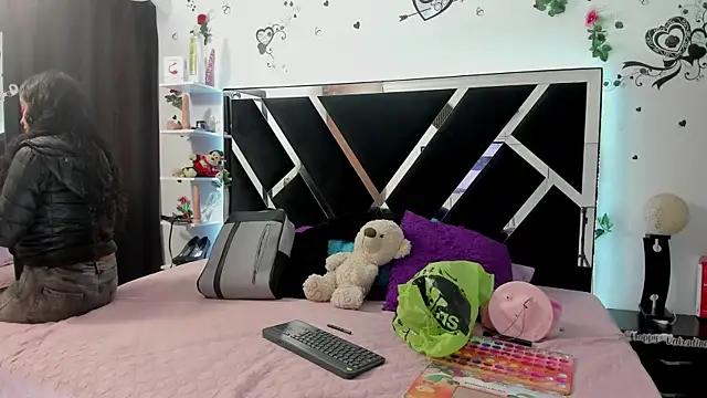 Check out our webcam shows gallery and message on a personal level with our sweet squirt cams hosts, showing off their natural physiques and sex toys.