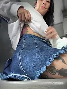 __IRIS__ from StripChat is Freechat