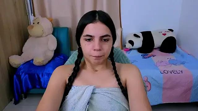 _elenna from StripChat is Freechat