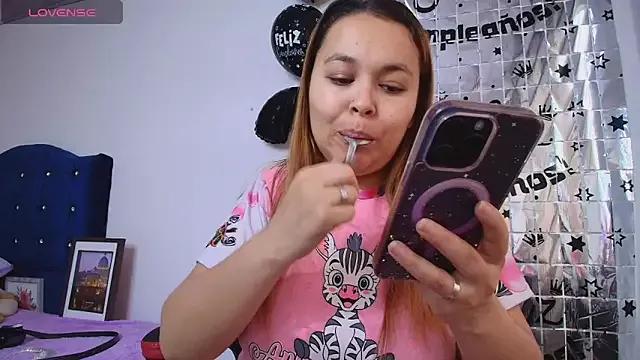 _julietta_ from StripChat is Freechat