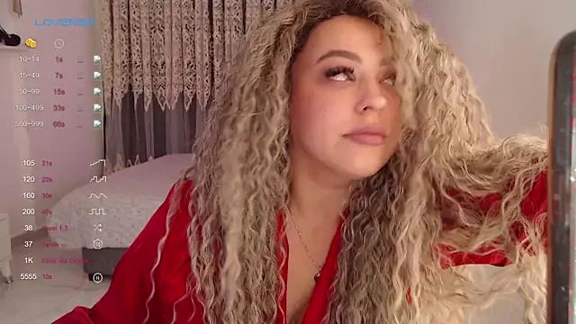 _Just_a_queen_3 from StripChat is Freechat