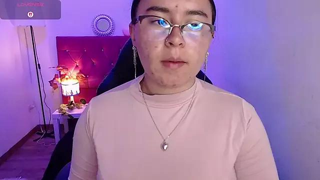 _MissMegann from StripChat is Freechat