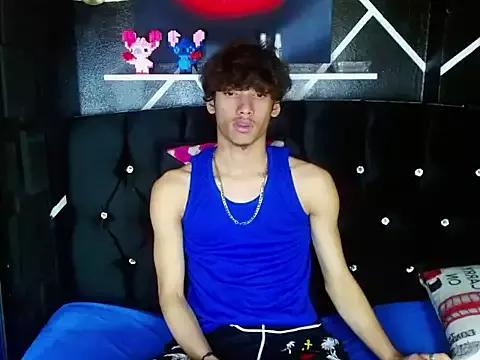 aaron_schott from StripChat is Freechat
