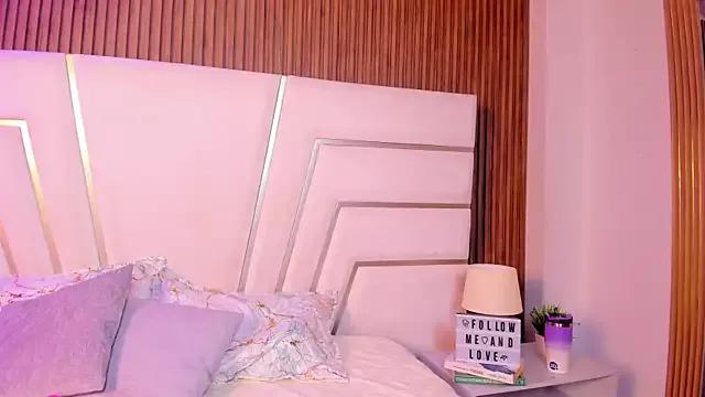 AdelaTaylor from StripChat is Freechat