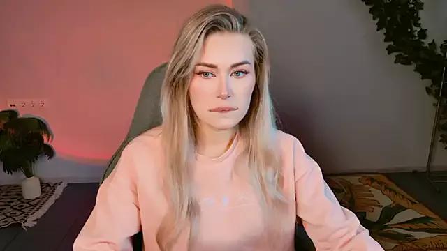 AdelLoyss from StripChat is Freechat