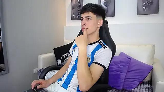 AdrianRinaldi from StripChat is Freechat