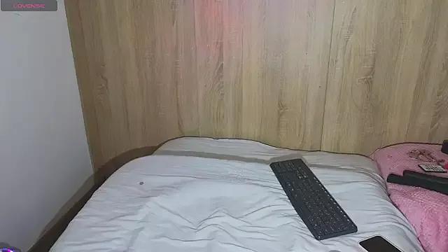 Alahia7demon from StripChat is Freechat