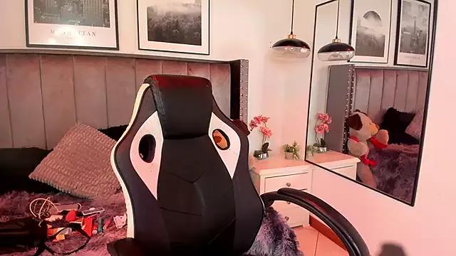 Check out our webcam shows gallery and message on a personal level with our sweet squirt cams hosts, showing off their natural physiques and sex toys.