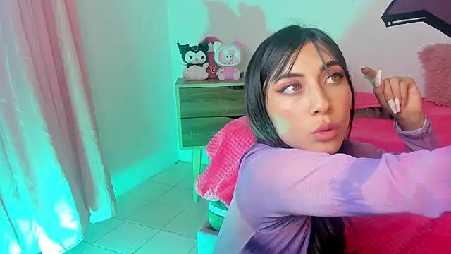 Alanaloiiss_ from StripChat