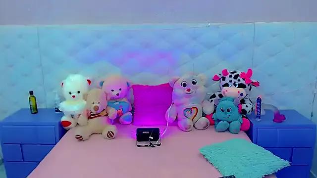 alanna_sofia from StripChat is Freechat