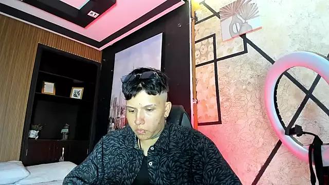 AlanRed_ from StripChat is Freechat