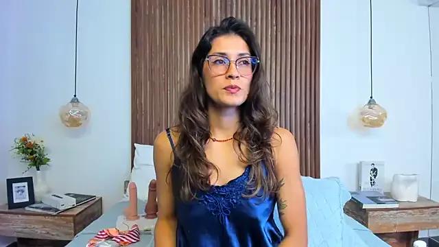 AlessaLeroy from StripChat is Freechat