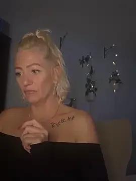 AlessandraBee from StripChat is Freechat