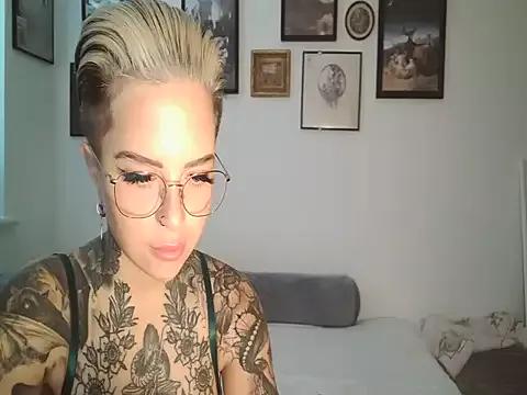 Alexandersonxo from StripChat is Freechat