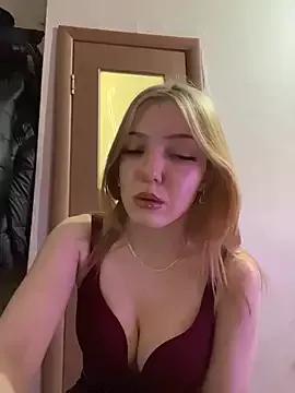 AlexandraXKitty from StripChat is Freechat