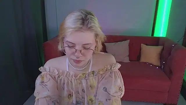 Alice_Birrd from StripChat is Freechat