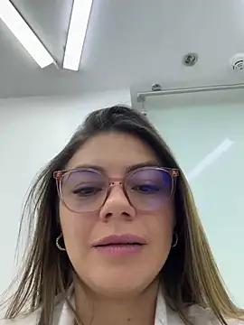 Photos of alicee16 from StripChat is Freechat
