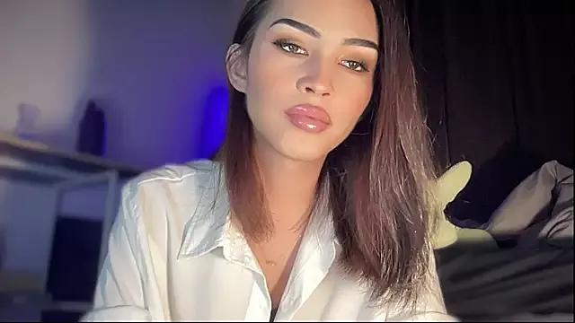 Alicegreenexx from StripChat is Freechat