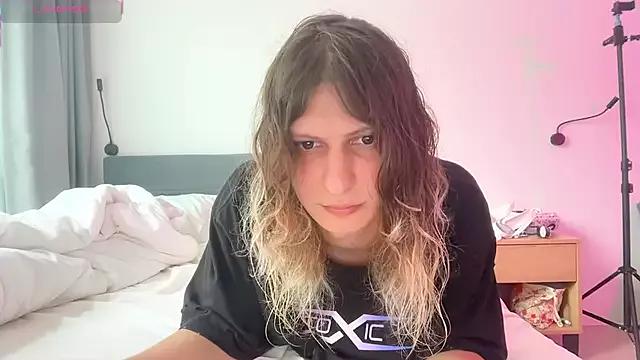 AlicePinkhead from StripChat is Freechat