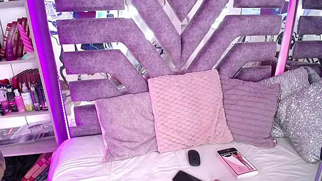 Check out our webcam shows gallery and message on a personal level with our sweet squirt cams hosts, showing off their natural physiques and sex toys.