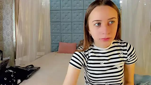 alisaakiss from StripChat is Freechat