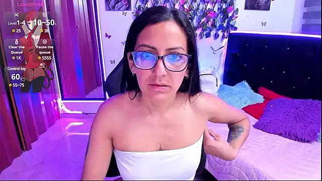 alma_blue from StripChat is Freechat